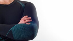 بیس لایر چیست و چرا در کمپینگ و کوهنوردی حیاتی است؟