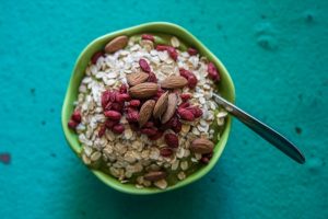 چه خوراکی هایی خوبه برای کوهنوردی همراهمون ببریم؟